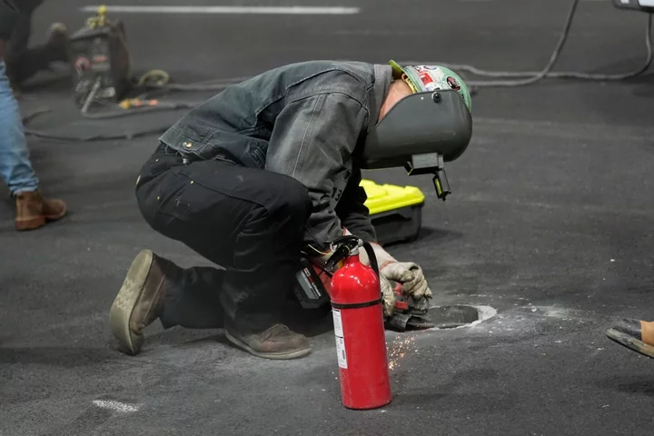 Loose manhole cover causes cancellation of first Las Vegas Grand Prix practice