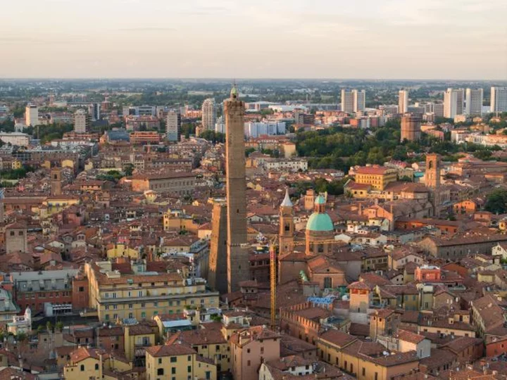 'Leaning tower' in Italy on 'high alert' for collapse