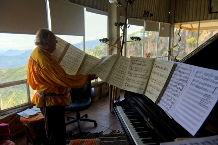 Pianist dedicates music to Indigenous people who inspired him