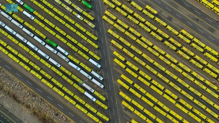 Huge crowds swarm from Mecca for hajj climax