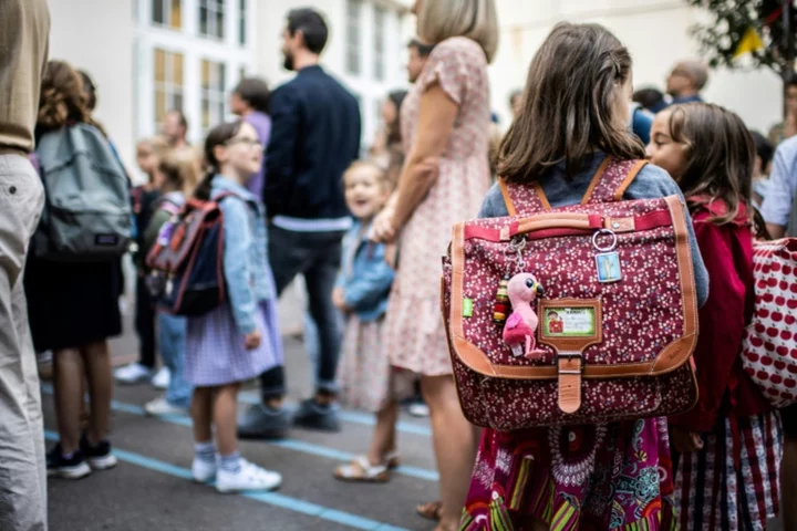 Abaya controversy tests French schools' secular limits