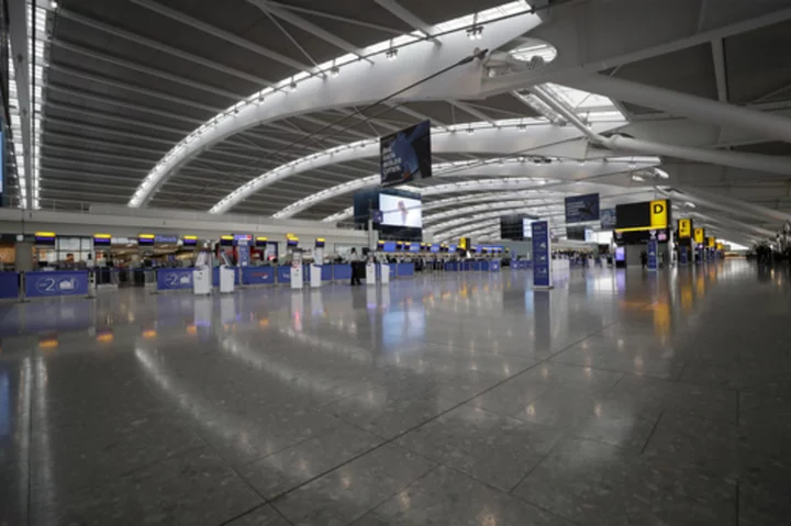 Travelers to UK face long waits amid systems problem affecting electronic gates